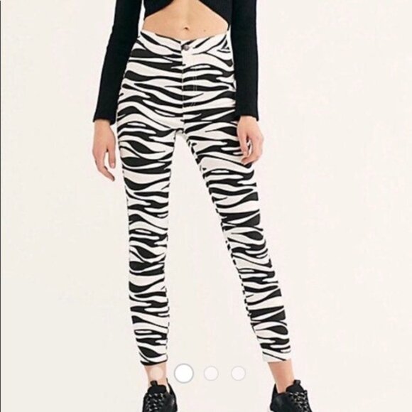 Free People Belle Printed Skinny Pants 🖤🤍 sz 26 GUC - Picture 1 of 10